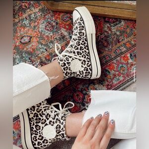 Leopard Archive Platform Converse High Tops 🤎 Size 9.5 US